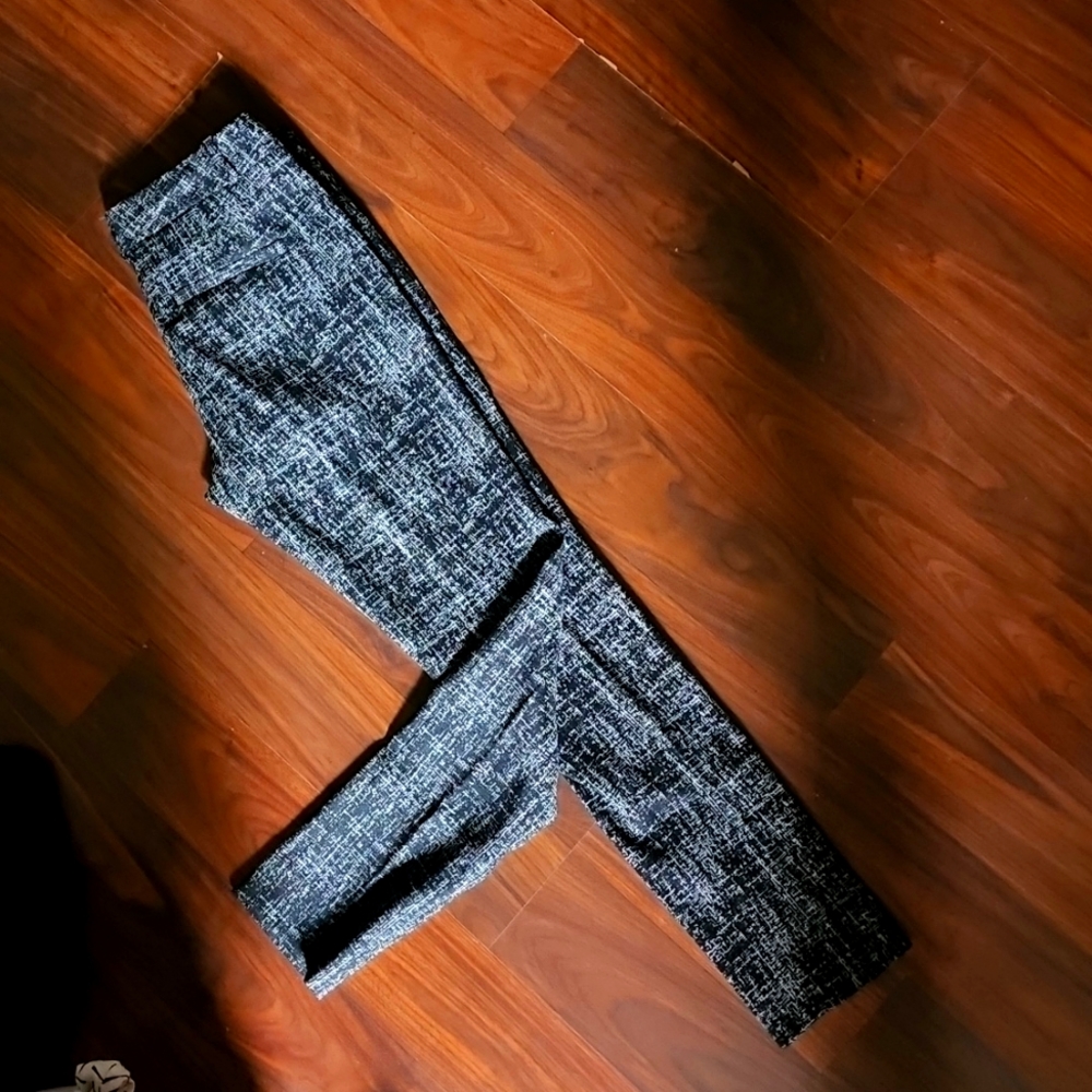 Banana Republic Factory 00P Sloan fit pants in a Gray/Black abstract print